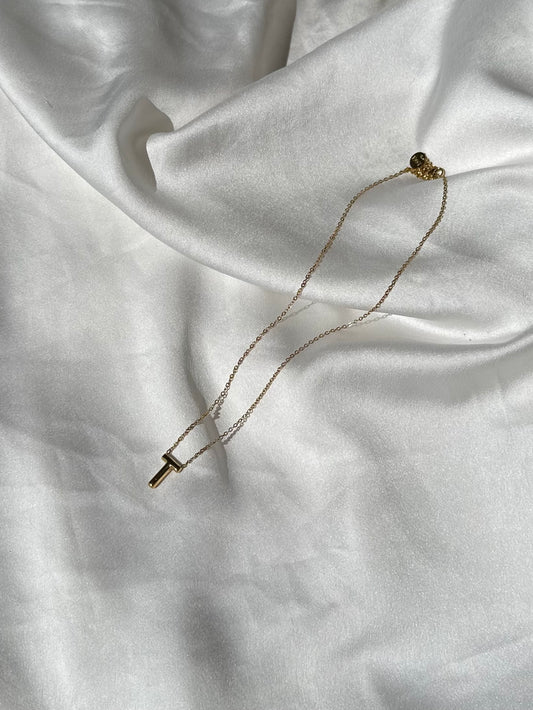 Collar letra T