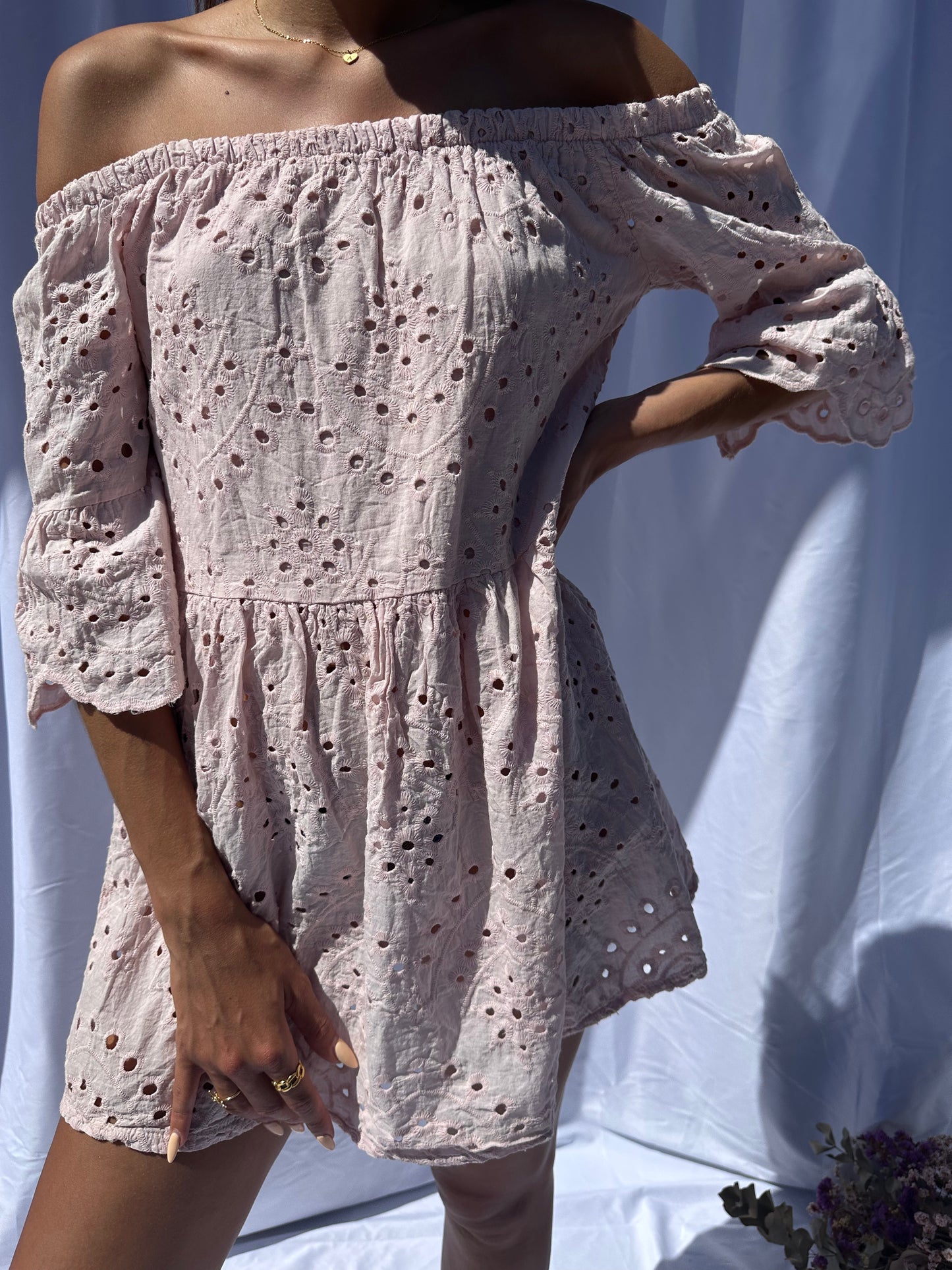 Vestido troquelado rosa