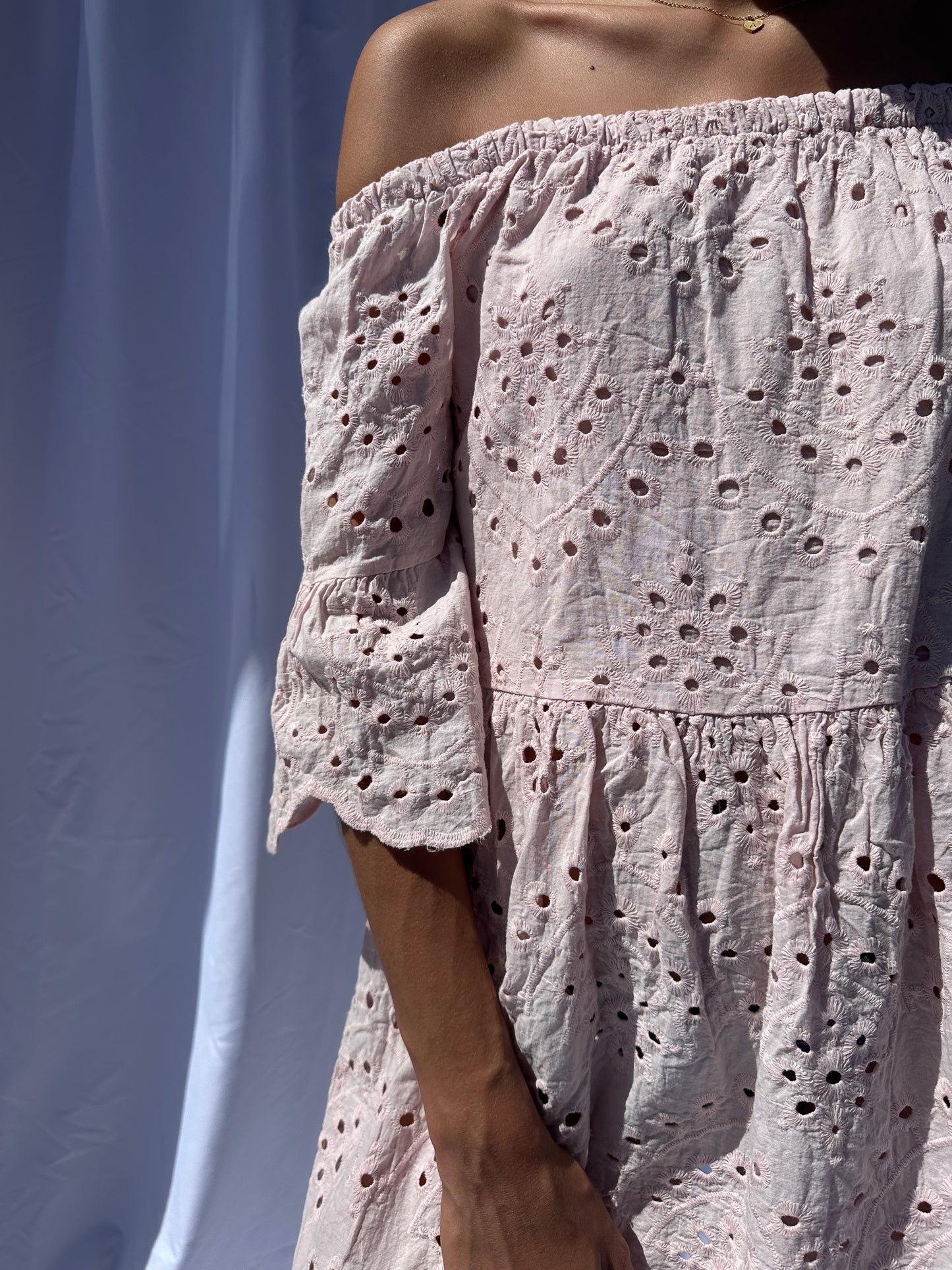 Vestido troquelado rosa